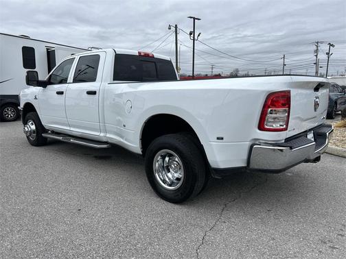 2023 RAM 3500 Tradesman Crew Cab 4x4 8' Box