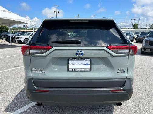 2020 Toyota RAV4 Hybrid XLE