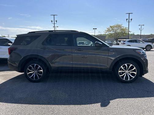 Marsh Gray 2026 Ford Explorer ST-Line
