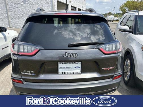 Granite Crystal Metallic Clearcoat 2019 Jeep Cherokee Trailhawk Elite