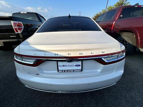 White Platinum Metallic Tri-Coat 2018 Lincoln Continental Reserve