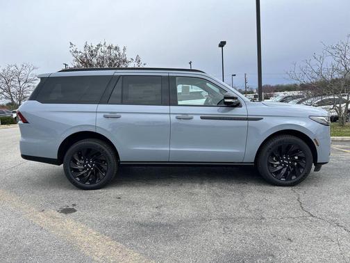 Gray Mist Metallic Tri-Coat 2026 Lincoln Navigator Reserve