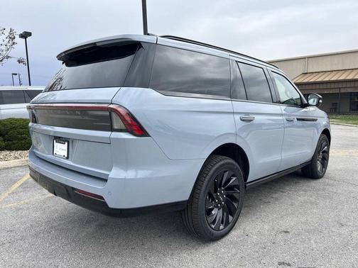 Gray Mist Metallic Tri-Coat 2026 Lincoln Navigator Reserve