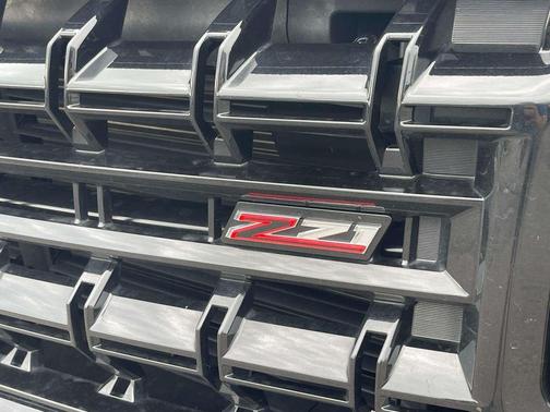 Black 2025 Chevrolet Suburban 4WD Z71