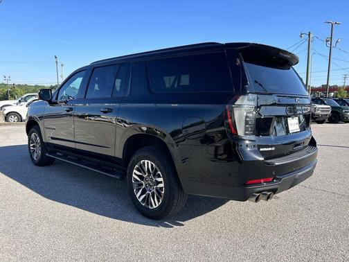 Black 2025 Chevrolet Suburban 4WD Z71