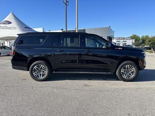 Black 2025 Chevrolet Suburban 4WD Z71