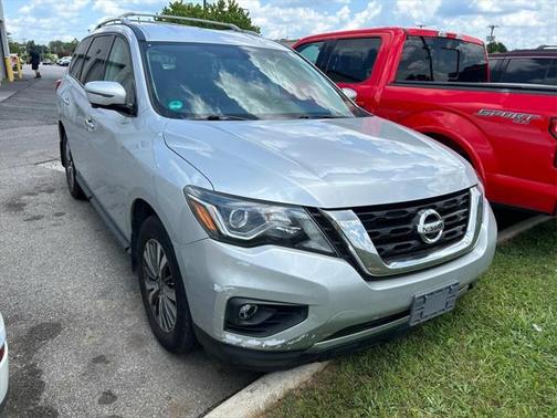 2017 Nissan Pathfinder SL
