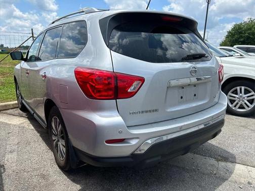 2017 Nissan Pathfinder SL