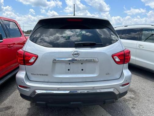 2017 Nissan Pathfinder SL