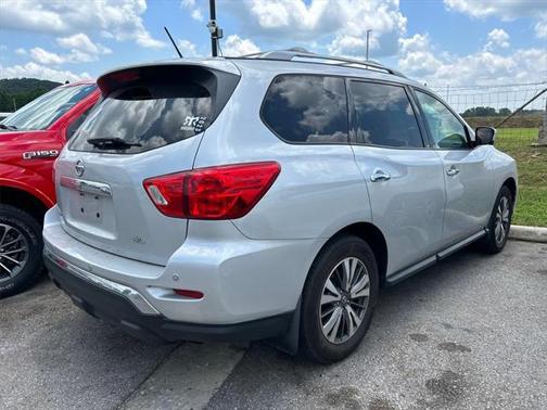 2017 Nissan Pathfinder SL
