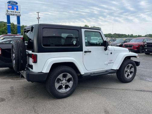 Bright White Clearcoat 2017 Jeep Wrangler Sahara