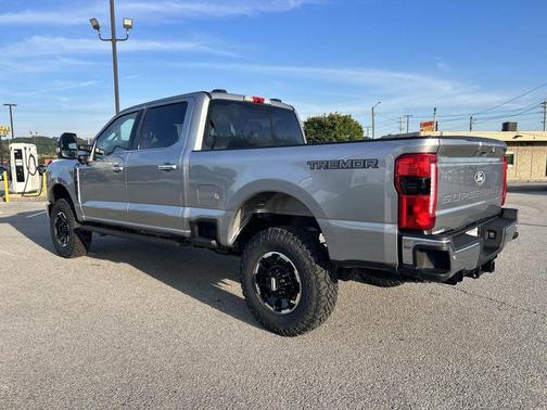 Iconic Silver Metallic 2027 Ford F-250 F250 4X4 CREW/C