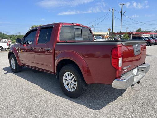 Red 2016 Nissan Frontier SV