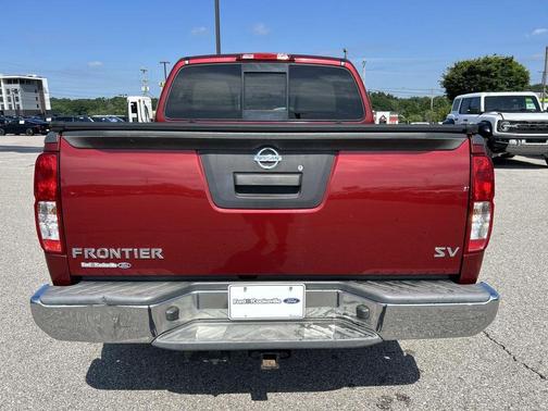 Red 2016 Nissan Frontier SV