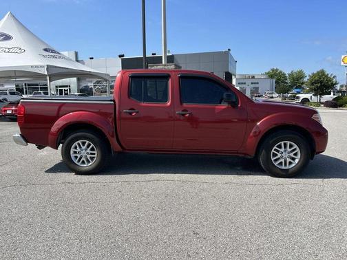 Red 2016 Nissan Frontier SV