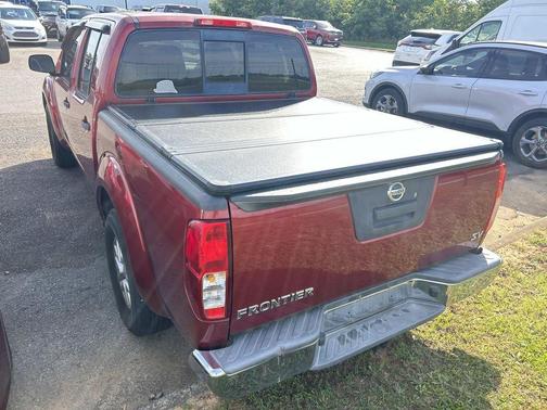 Red 2016 Nissan Frontier SV