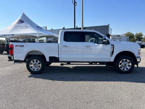 Oxford White 2027 Ford F-250 Lariat