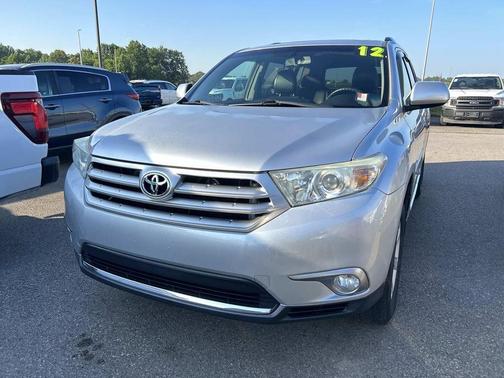 Magnetic Gray Metallic 2012 Toyota Highlander SE