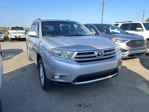 Magnetic Gray Metallic 2012 Toyota Highlander SE