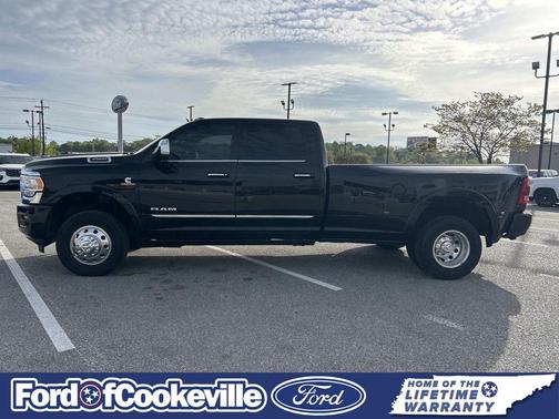Diamond Black Crystal Pearlcoat 2021 RAM 3500 Limited Crew Cab 4x4 8' Box