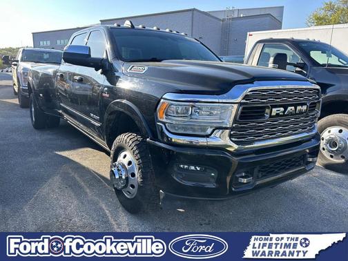 Diamond Black Crystal Pearlcoat 2021 RAM 3500 Limited Crew Cab 4x4 8' Box