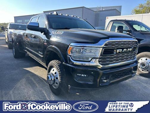 Diamond Black Crystal Pearlcoat 2021 RAM 3500 Limited Crew Cab 4x4 8' Box