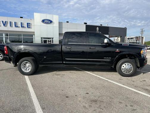Diamond Black Crystal Pearlcoat 2021 RAM 3500 Limited Crew Cab 4x4 8' Box