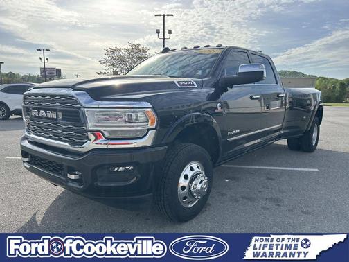 Diamond Black Crystal Pearlcoat 2021 RAM 3500 Limited Crew Cab 4x4 8' Box