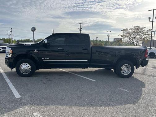 Diamond Black Crystal Pearlcoat 2021 RAM 3500 Limited Crew Cab 4x4 8' Box