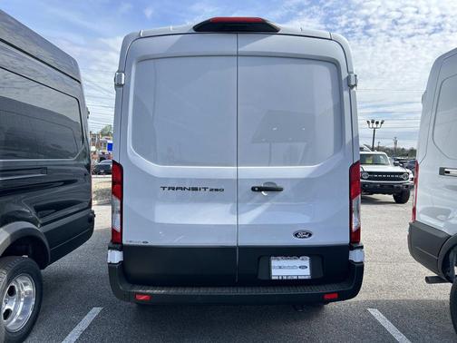 Oxford White 2026 Ford Transit-250 Base