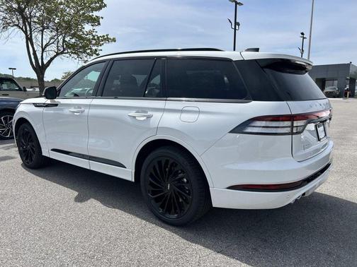 Pristine White Metallic Tri-Coat 2026 Lincoln Aviator Reserve AWD