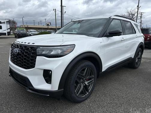 Star White Metallic Tri-Coat 2026 Ford Explorer ST-Line