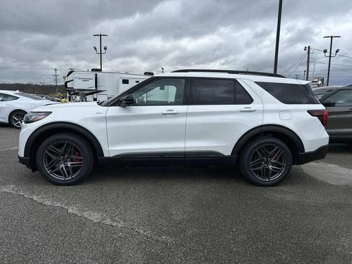 Star White Metallic Tri-Coat 2026 Ford Explorer ST-Line