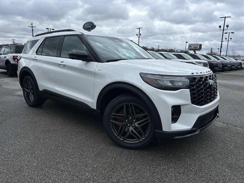 Star White Metallic Tri-Coat 2026 Ford Explorer ST-Line