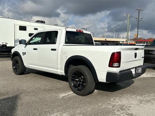 2024 RAM 1500 Classic Warlock Crew Cab 4x4 5'7' Box