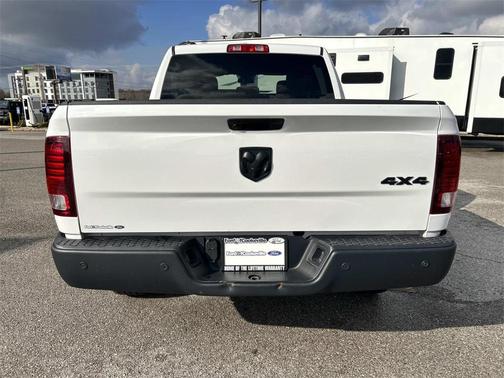 2024 RAM 1500 Classic Warlock Crew Cab 4x4 5'7' Box