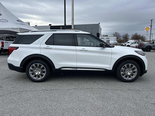 Star White Metallic Tri-Coat 2026 Ford Explorer Platinum
