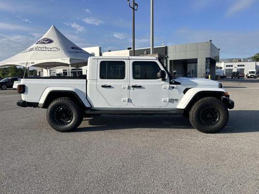 Bright White Clearcoat 2021 Jeep Gladiator Overland