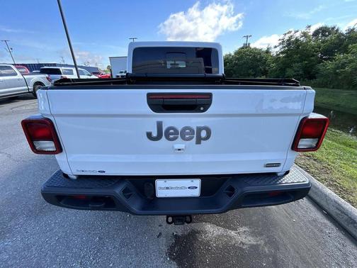Bright White Clearcoat 2021 Jeep Gladiator Overland