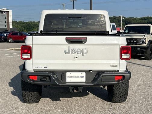 Bright White Clearcoat 2021 Jeep Gladiator Overland