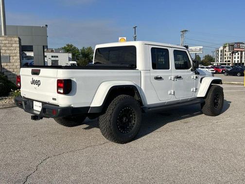 Bright White Clearcoat 2021 Jeep Gladiator Overland