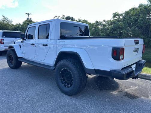 Bright White Clearcoat 2021 Jeep Gladiator Overland
