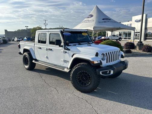 Bright White Clearcoat 2021 Jeep Gladiator Overland