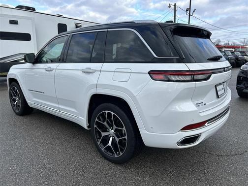 2022 Jeep Grand Cherokee Summit