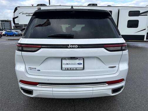 2022 Jeep Grand Cherokee Summit