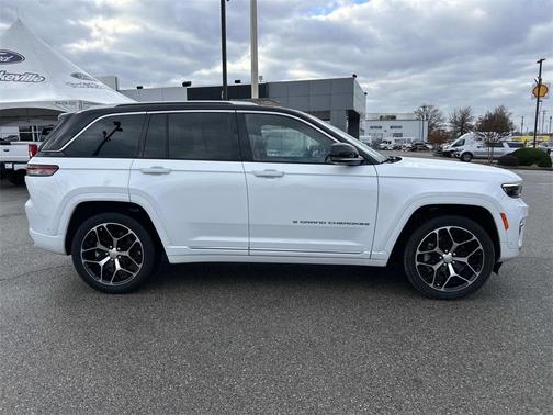 2022 Jeep Grand Cherokee Summit