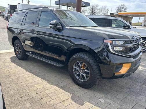 Agate Black Metallic 2026 Ford Expedition Tremor