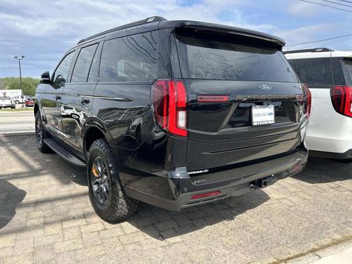 Agate Black Metallic 2026 Ford Expedition Tremor