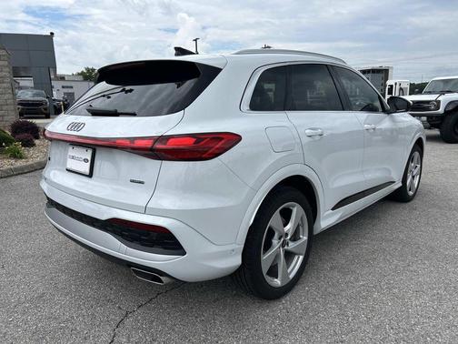 Glacier White Metallic 2025 Audi Q5 Prestige TFSI quattro S tronic