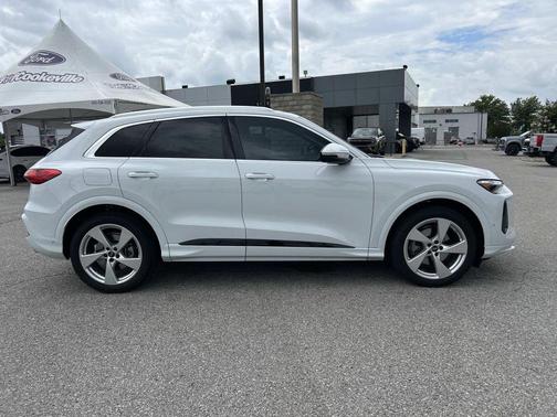 Glacier White Metallic 2025 Audi Q5 Prestige TFSI quattro S tronic
